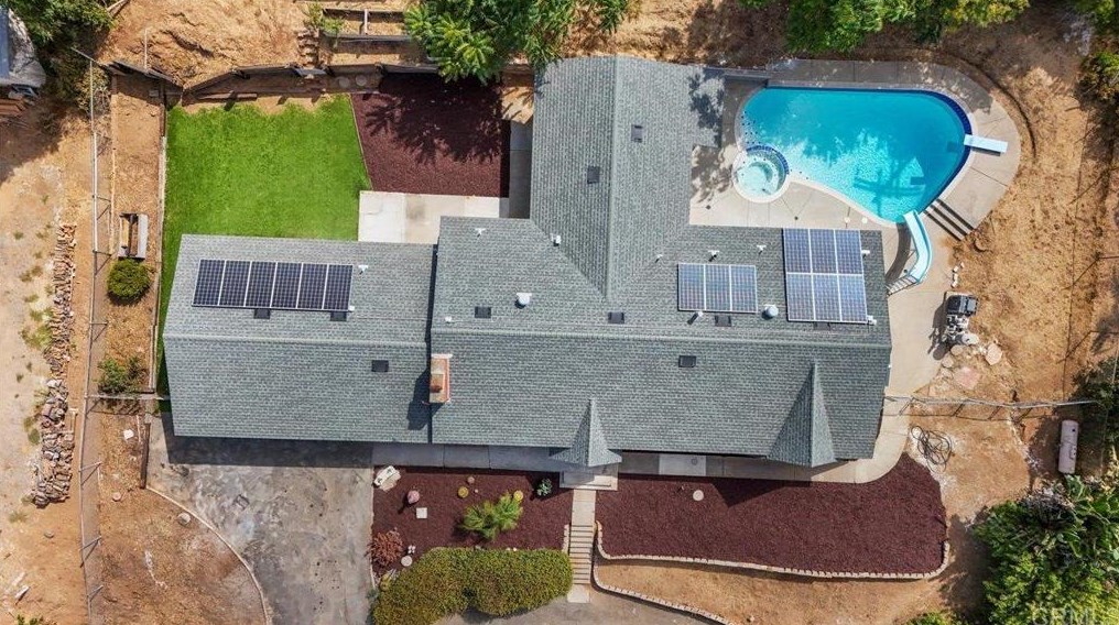 2446 Vista Way, Vista CA 92083-6228 exterior