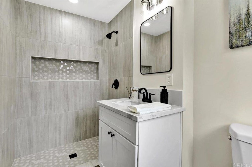 2446 Vista Way, Vista CA 92083-6228 exterior