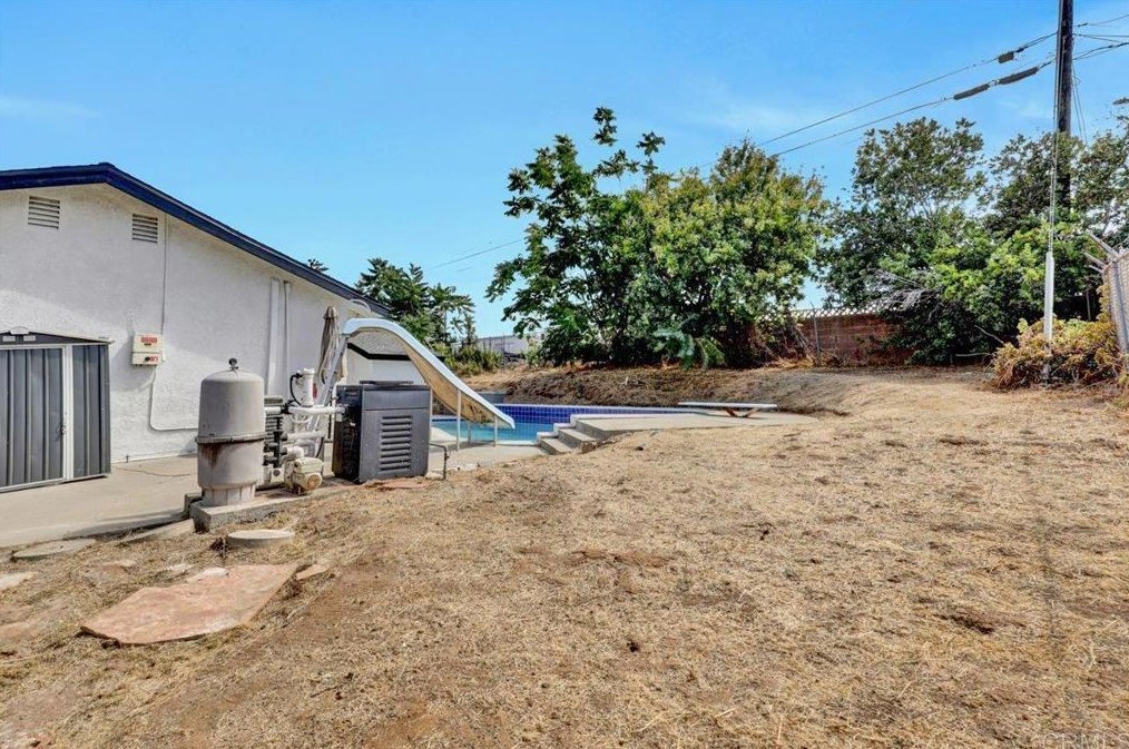 2446 Vista Way, Vista CA 92083-6228 exterior