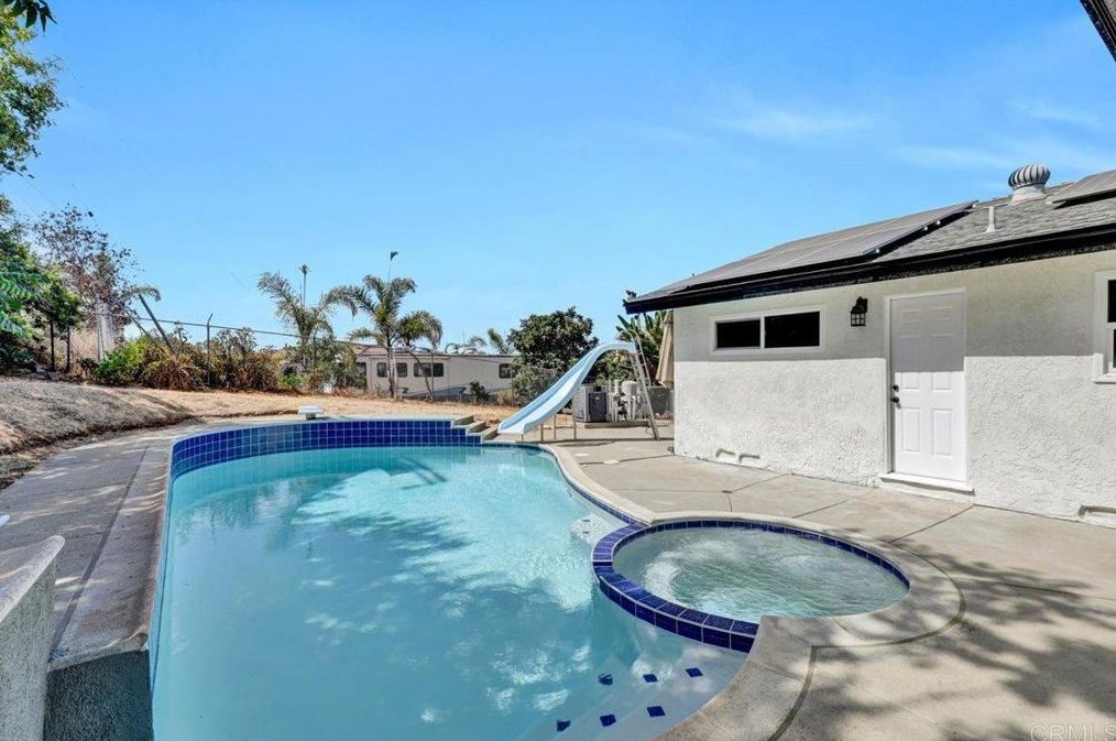 2446 Vista Way, Vista CA 92083-6228 exterior