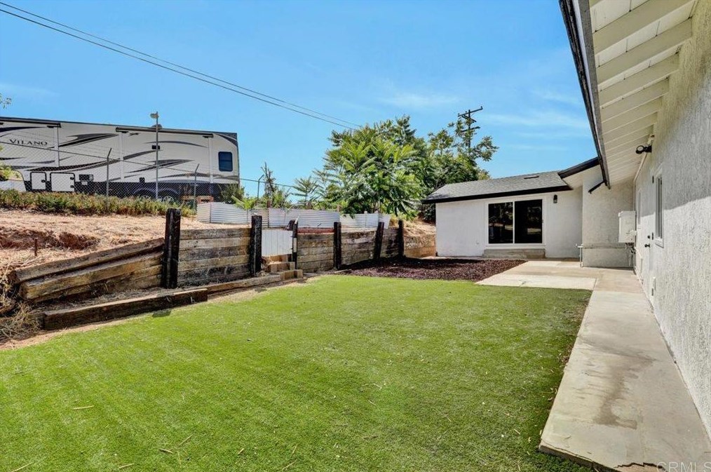 2446 Vista Way, Vista CA 92083-6228 exterior