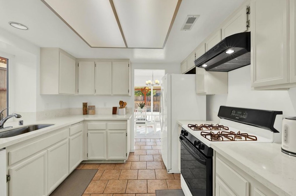 11855 Avenida Marcella, El Cajon CA 92019-4045 exterior