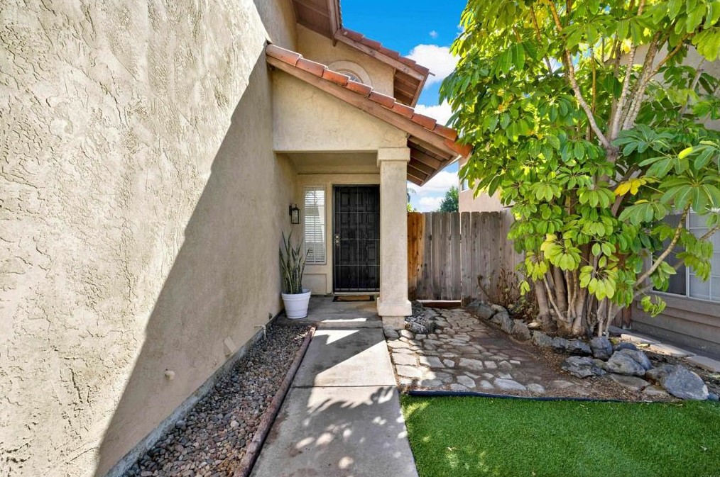 11855 Avenida Marcella, El Cajon CA 92019-4045 exterior