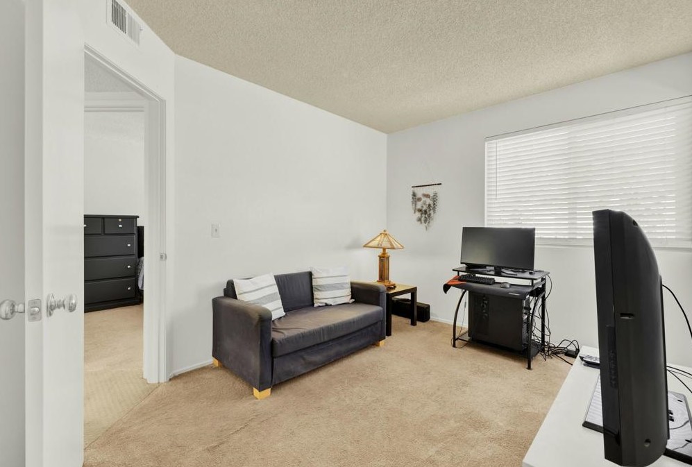 11855 Avenida Marcella, El Cajon CA 92019-4045 exterior