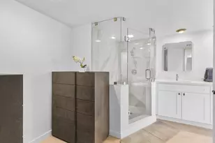 230 W Laurel St, San Diego, CA 92101 - Photo 31