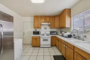 1059 N Wilton Pl, Los Angeles, CA 90038 - Photo 11