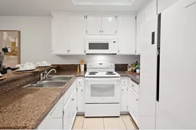 8037 Caminito Mallorca, La Jolla, CA 92037 - Photo 15