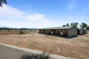 25450 Hayes Ave, Murrieta, CA 92562 - Photo 13