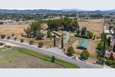 25450 Hayes Ave, Murrieta, CA 92562 - Photo 3