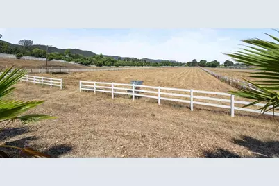 25450 Hayes Ave, Murrieta, CA 92562 - Photo 11