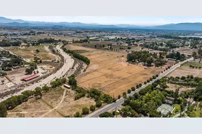 25450 Hayes Ave, Murrieta, CA 92562 - Photo 7