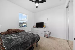 34563 Meadowside Ln, Winchester, CA 92596 - Photo 15