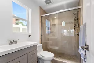 1270 Emerald St, San Diego, CA 92109 - Photo 25