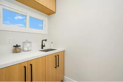 219 W Acacia Ave, El Segundo, CA 90245 - Photo 23