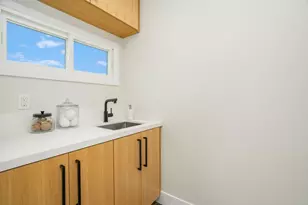 219 W Acacia Ave, El Segundo, CA 90245 - Photo 23