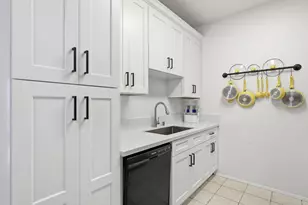 8310 Regents Rd, San Diego, CA 92122 - Photo 5