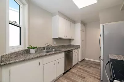 8448 Via Sonoma #100, La Jolla, CA 92037 - Photo 11