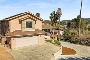 209 Journeys End, Vista, CA 92083 - Photo 3