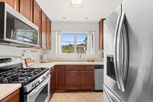 4927 Chateau Dr, San Diego, CA 92117 - Photo 9