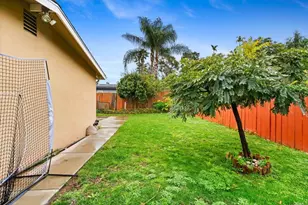 4927 Chateau Dr, San Diego, CA 92117 - Photo 17