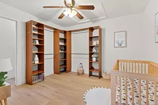 4927 Chateau Dr, San Diego, CA 92117 - Photo 11