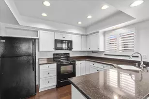 6880 Hyde Park Dr, San Diego, CA 92119 - Photo 11