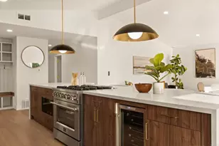 835 Cathy Ln, Cardiff by the Sea, CA 92007 - Photo 3