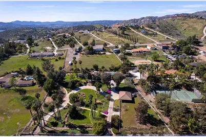 9954 Circa Valle Verde, El Cajon, CA 92021 - Photo 7