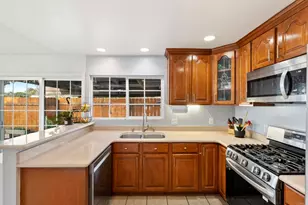 10665 Escobar Dr, San Diego, CA 92124 - Photo 13