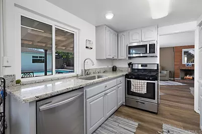 5676 Chateau Dr, San Diego, CA 92117 - Photo 9