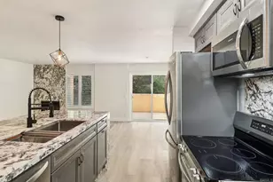 8262 Gilman Dr, La Jolla, CA 92037 - Photo 17