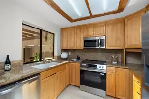 22 Seaview Dr S, Rolling Hills Estates, CA 90274 - Photo 11