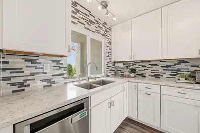 6717 Clover Court, Carlsbad, CA 92011 - Photo 13