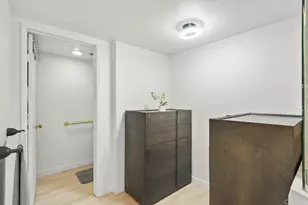 230 W Laurel St, San Diego, CA 92101 - Photo 15