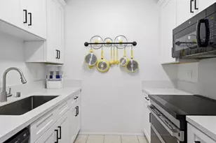 8310 Regents Rd, San Diego, CA 92122 - Photo 9