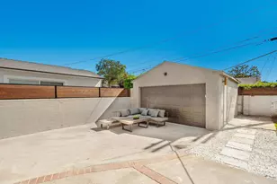 7807 Agnew Ave, Los Angeles, CA 90045 - Photo 25