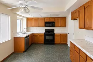 1880 Paradise Valley Ct, Tracy, CA 95376 - Photo 3