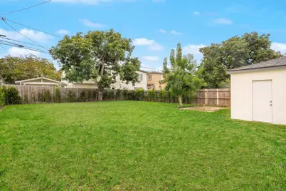 219 W Acacia Ave, El Segundo, CA 90245 - Photo 31