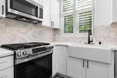 110 W Island Avenue, San Diego, CA 92101 - Photo 19
