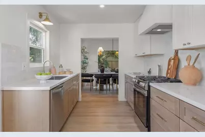 198 N Siesta St, Anaheim, CA 92801 - Photo 9