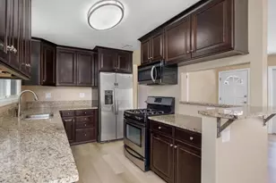 870 Darrell St, Costa Mesa, CA 92627 - Photo 9