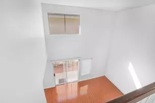 10679 Glendover Ln, San Diego, CA 92126 - Photo 11