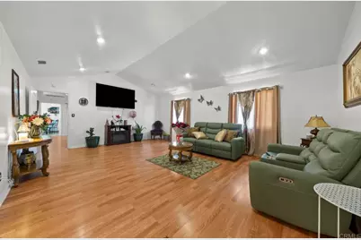 10520 California Avenue, South Gate, CA 90280 - Photo 19