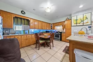 10520 California Ave, South Gate, CA 90280 - Photo 15