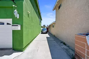10520 California Ave, South Gate, CA 90280 - Photo 47
