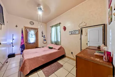 10520 California Avenue, South Gate, CA 90280 - Photo 7