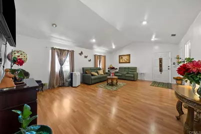 10520 California Avenue, South Gate, CA 90280 - Photo 17