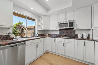 1604 Caminito Asterisco, La Jolla, CA 92037 - Photo 19