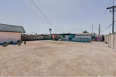 1592 Ross Avenue, El Centro, CA 92243 - Photo 33