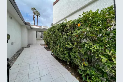 137 S Torremolinos, Rancho Mirage, CA 92270 - Photo 9